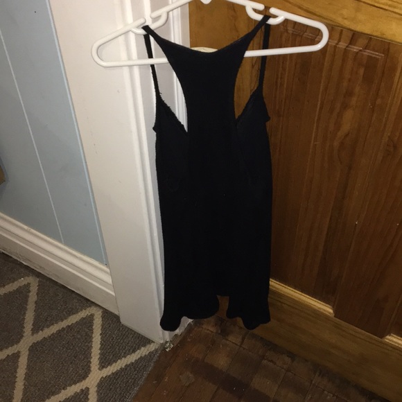 Black ruffled spaghetti strap 🙌 - Picture 5 of 7